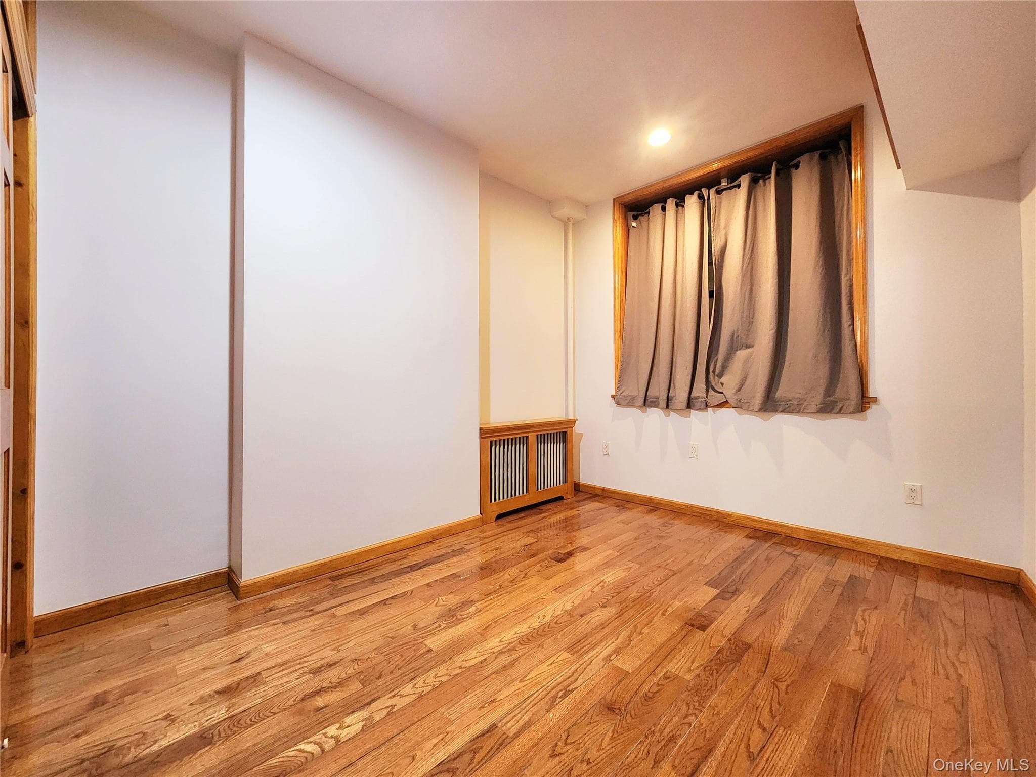654 Seneca Avenue thumbnail 13