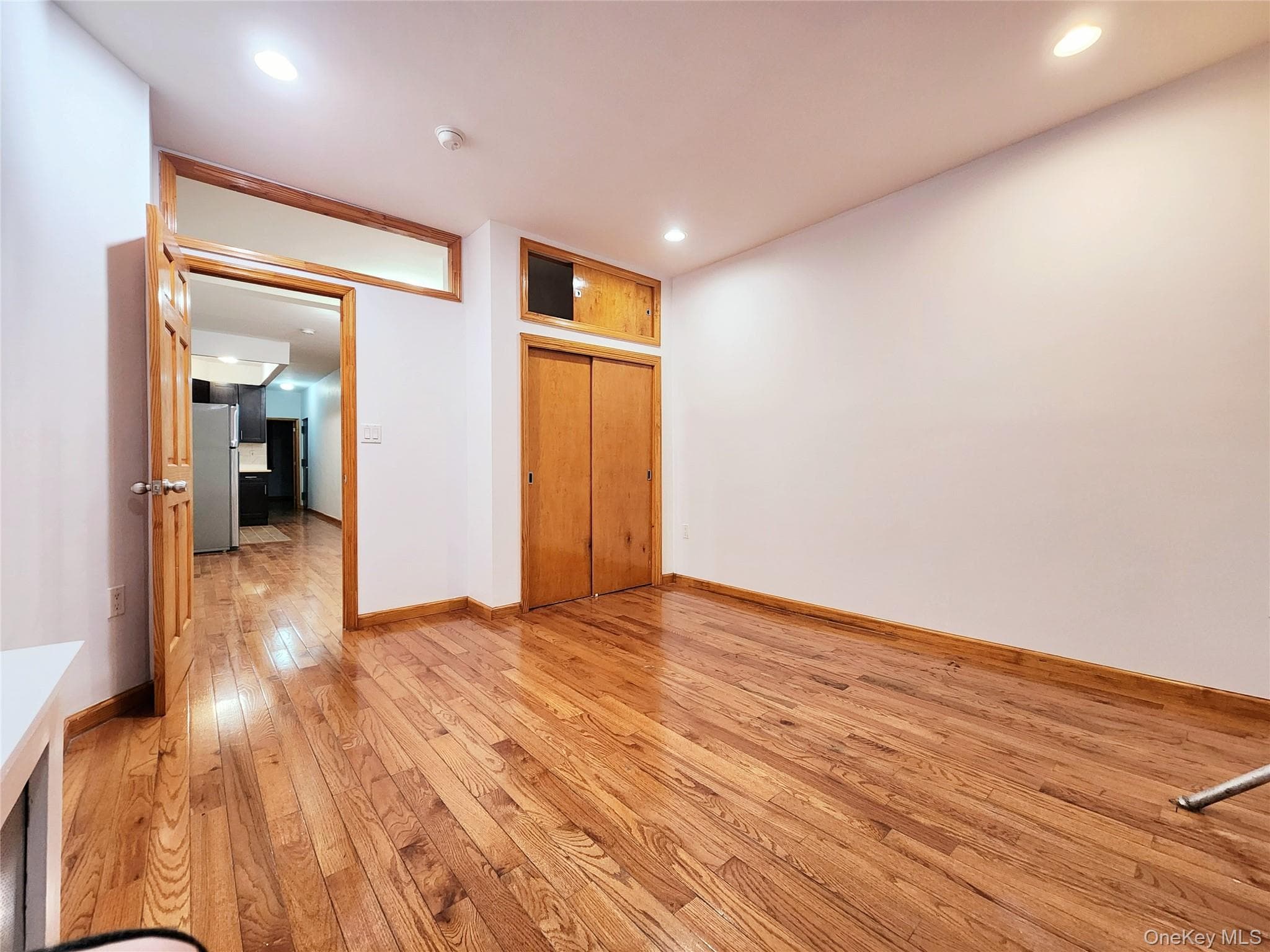 654 Seneca Avenue thumbnail 8