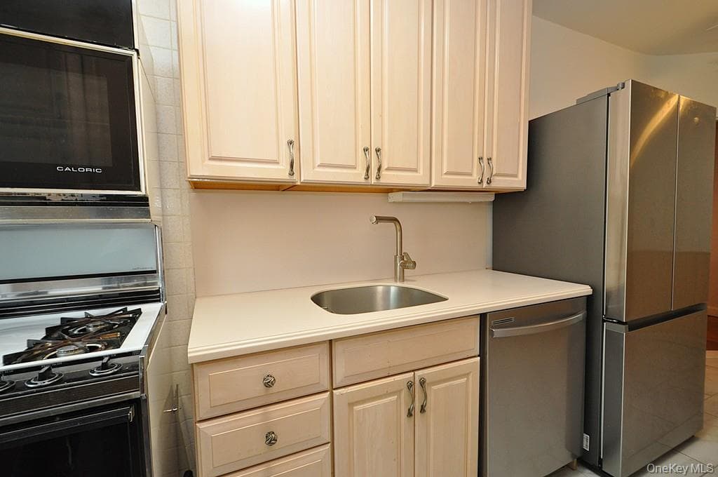 491 Riverdale Avenue Unit: 3C thumbnail 13