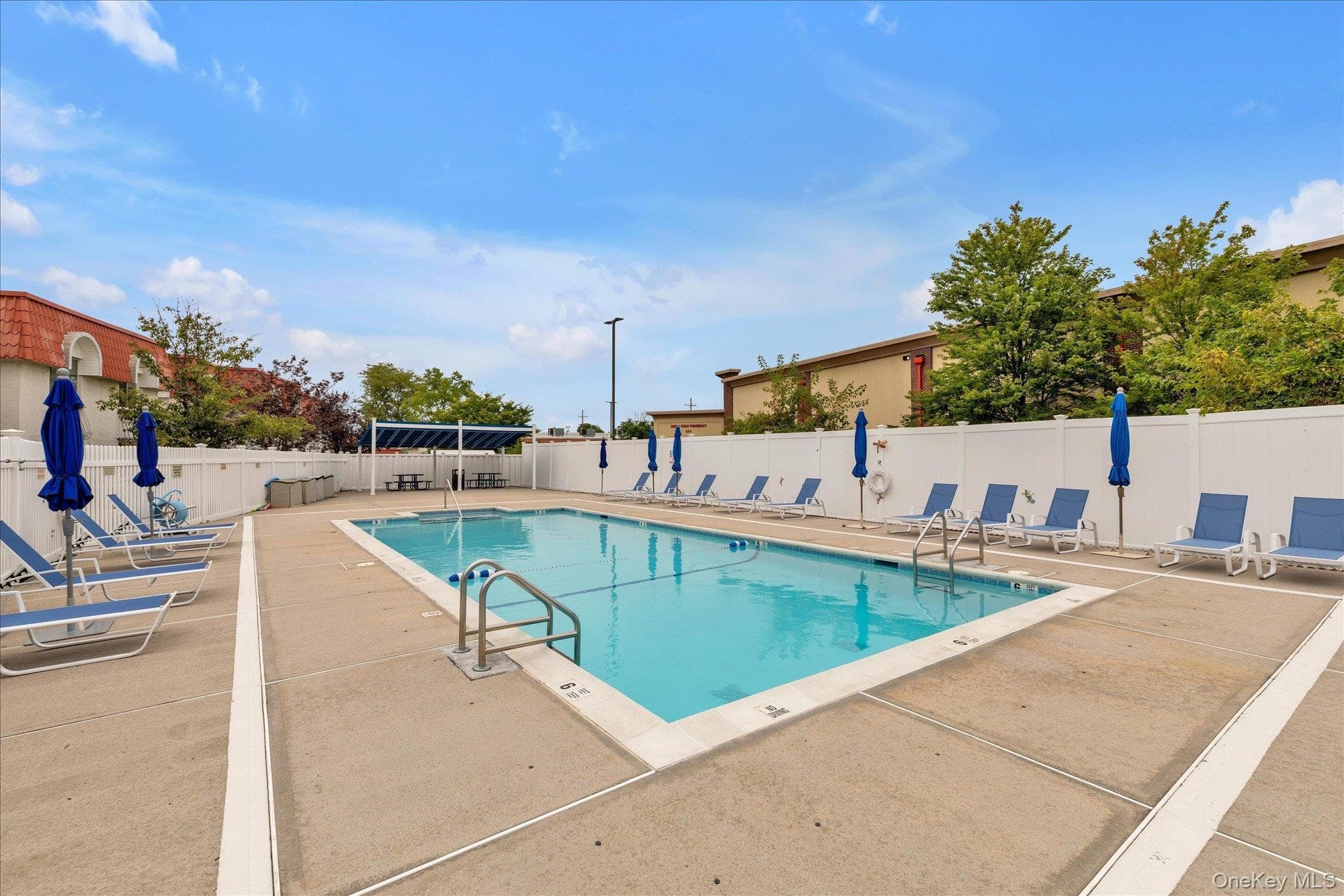 82 Alhambra Drive thumbnail 23