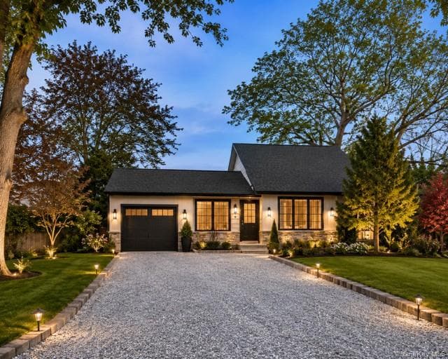 27 W Tiana Road Unit: A, Hampton Bays
