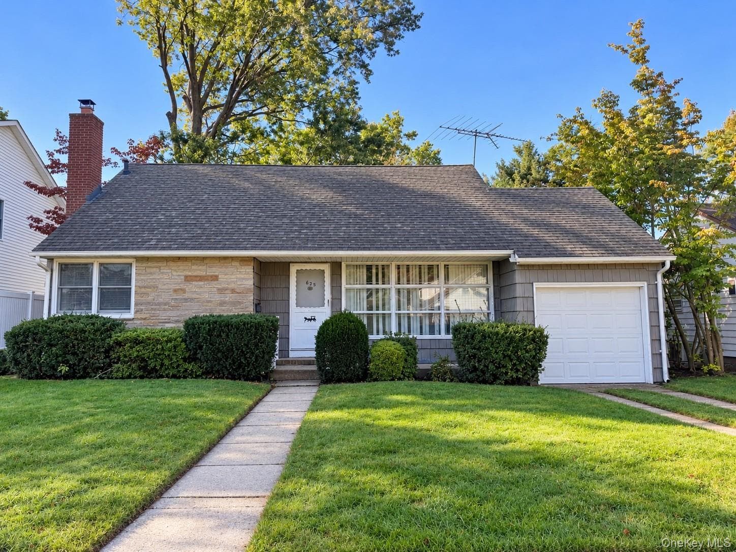 625 Knollwood Drive, West Hempstead