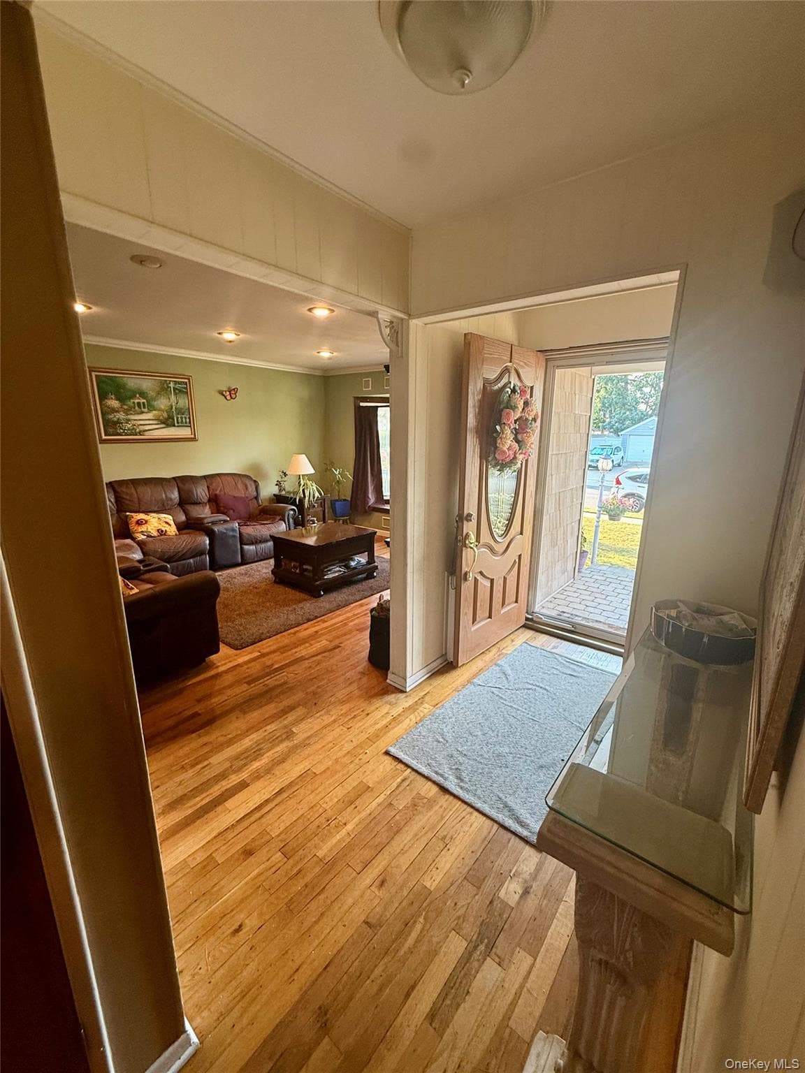 685 Seabury Avenue thumbnail 4