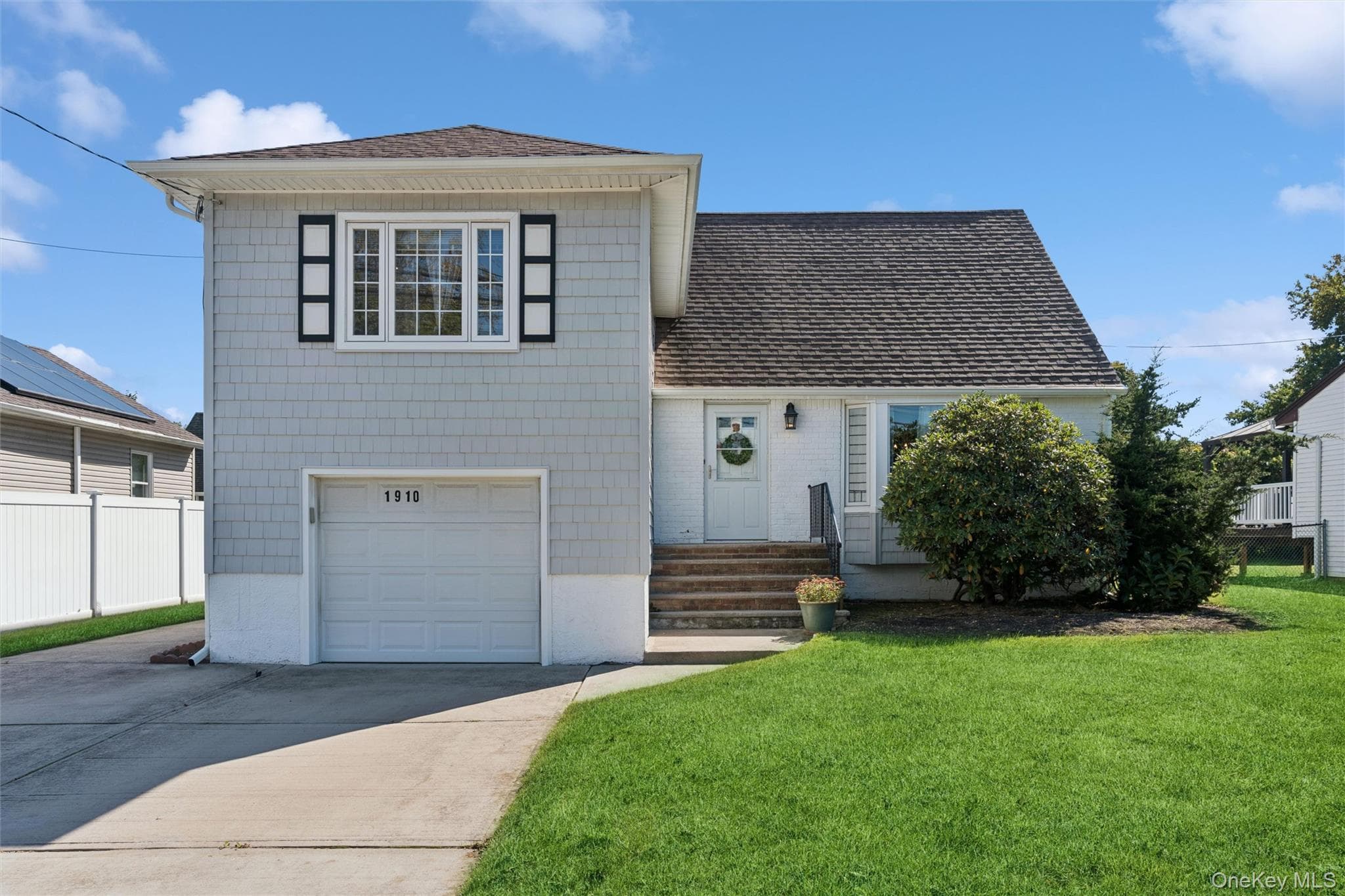 1910 N Jerusalem Road, Bellmore