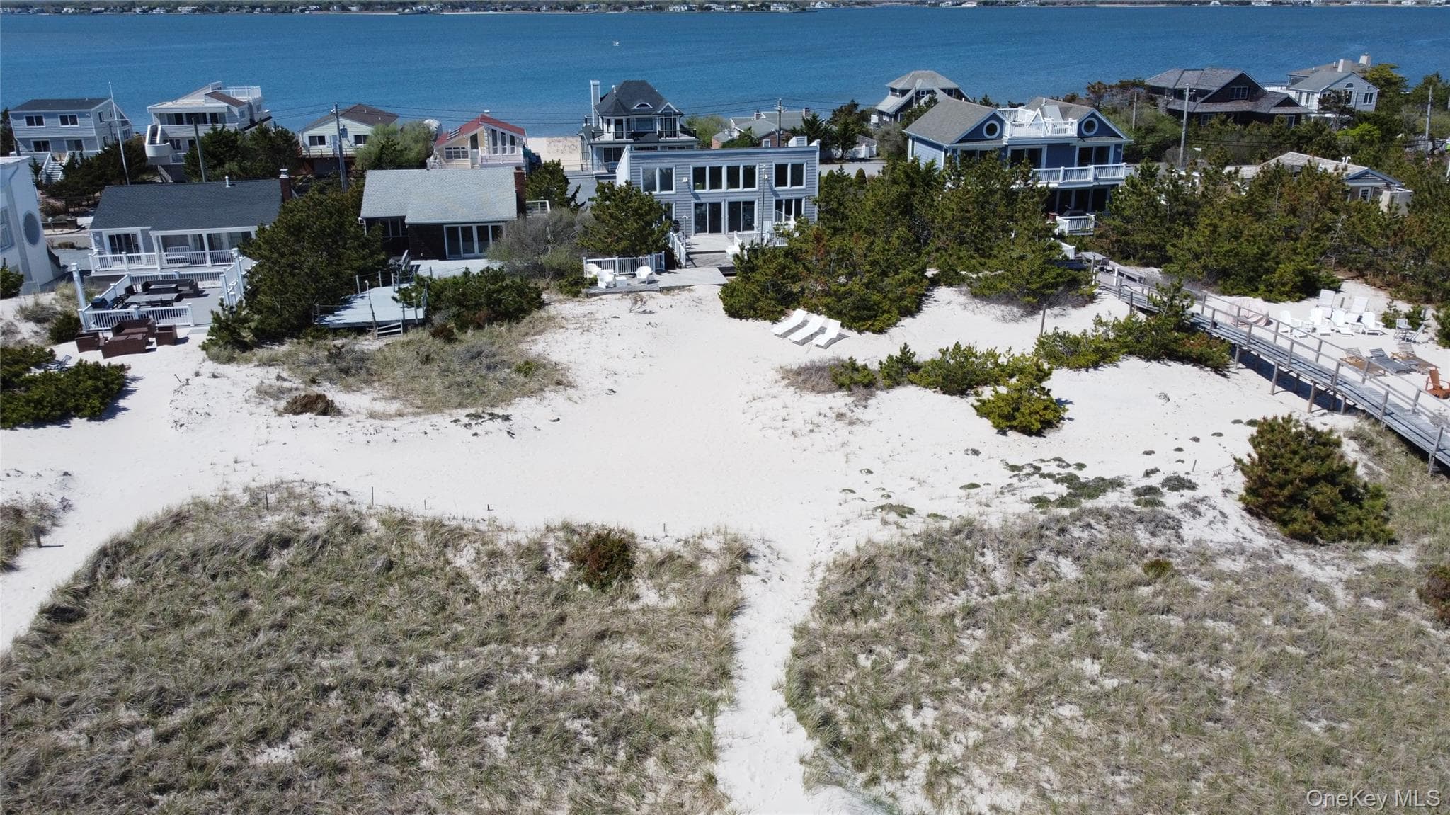 627 Dune Road thumbnail 26