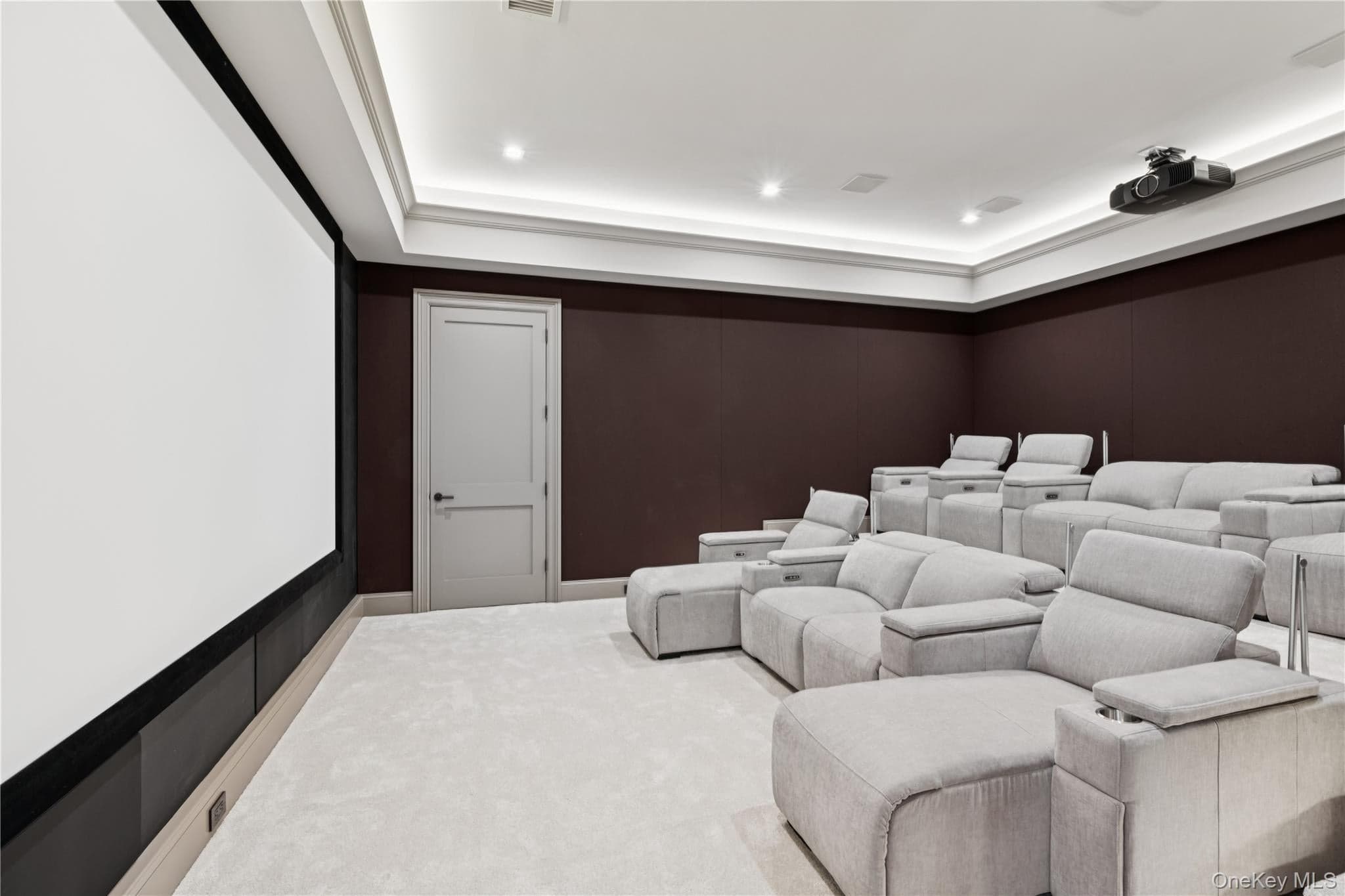460 Edge Of Woods Road thumbnail 23