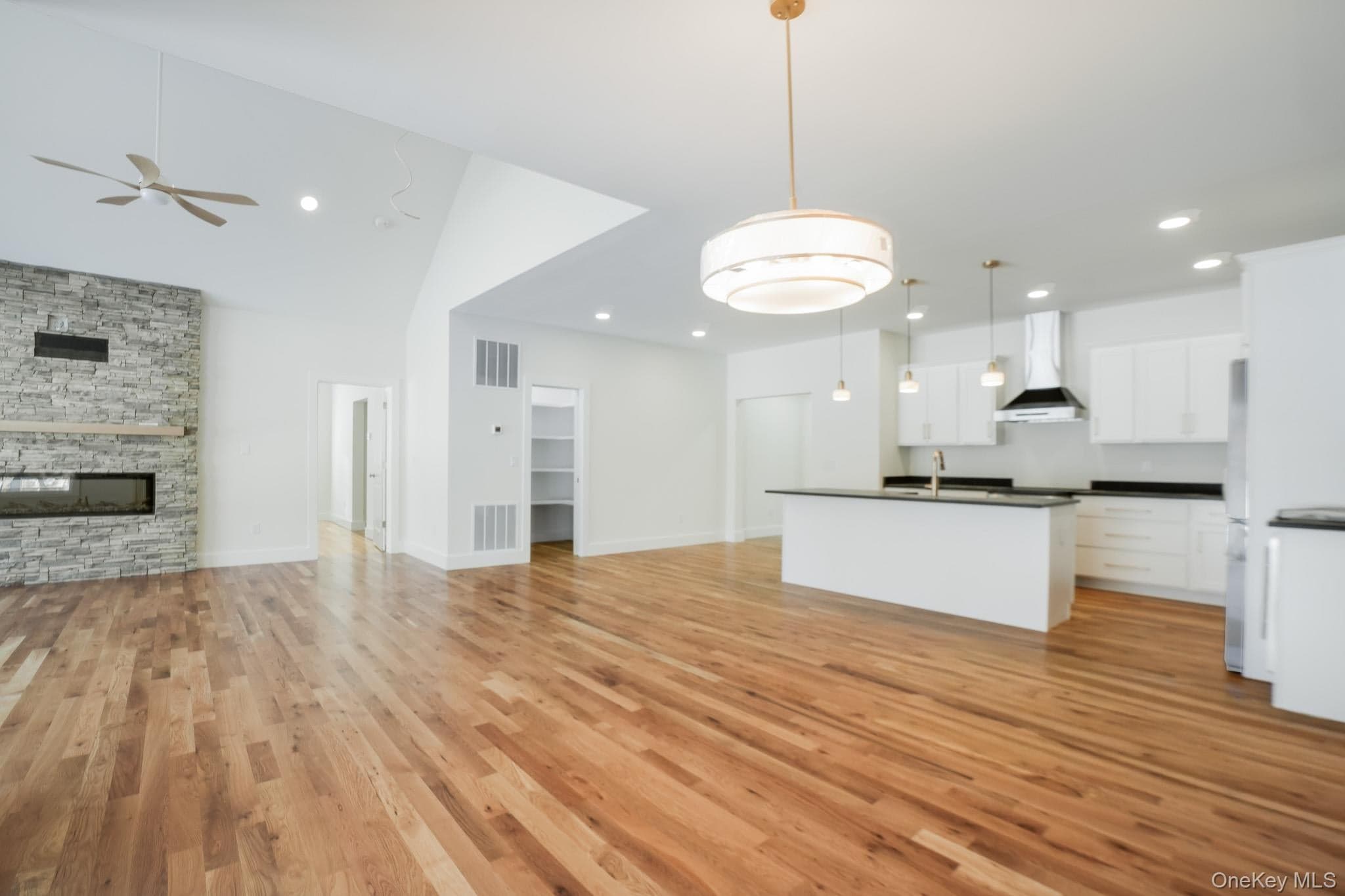 6 Roundhill Road thumbnail 3