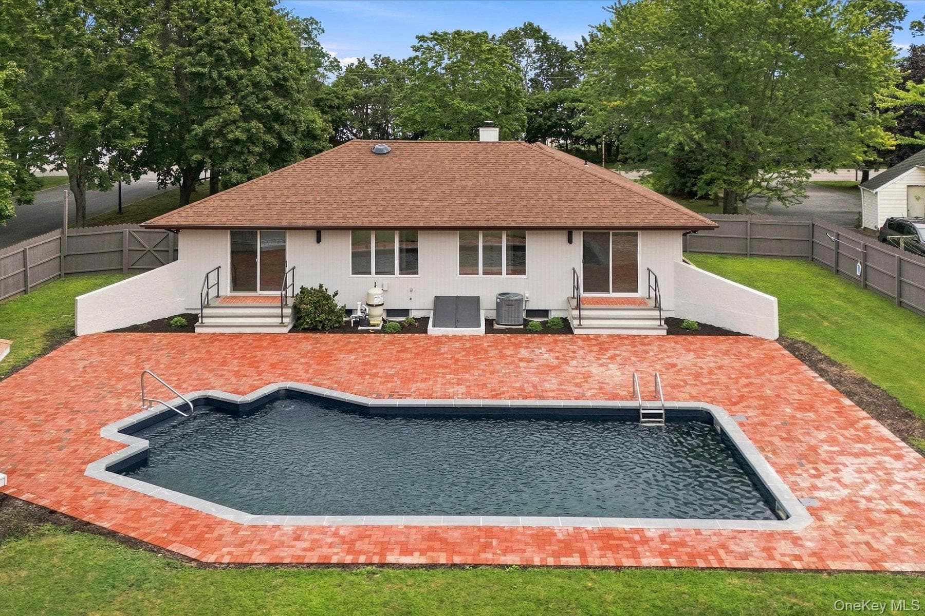 177 Herricks Lane thumbnail 3