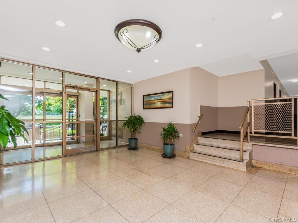 920 Metcalf Avenue Unit: 14J thumbnail 21