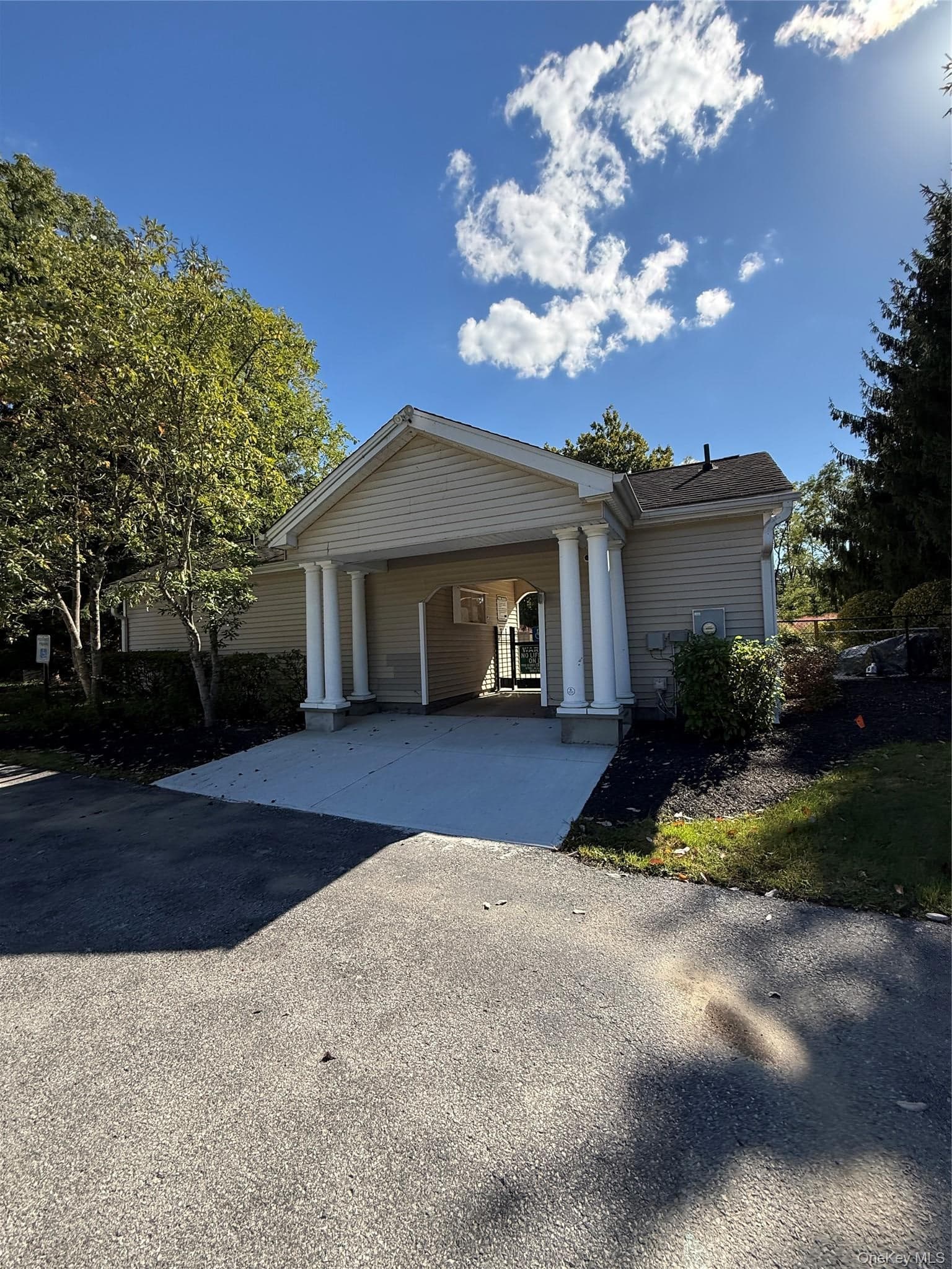 11 Rambling Brook LN thumbnail 20