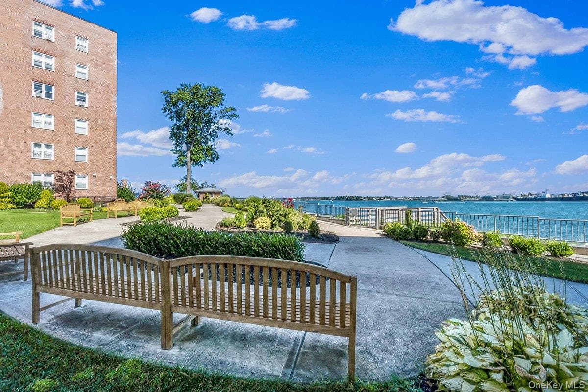 162-01 Powells Cove Boulevard Unit: 2D thumbnail 2