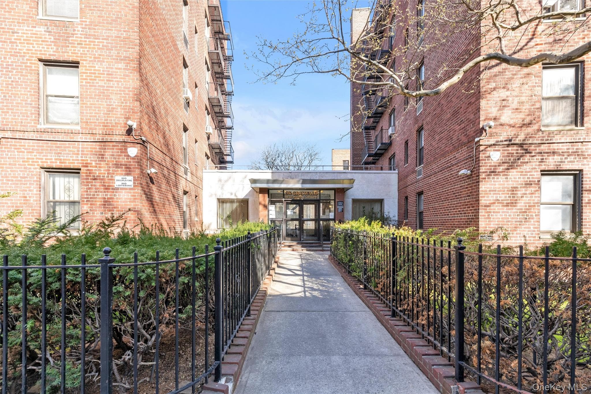 141-05 Pershing Crescent Unit: 202, Briarwood