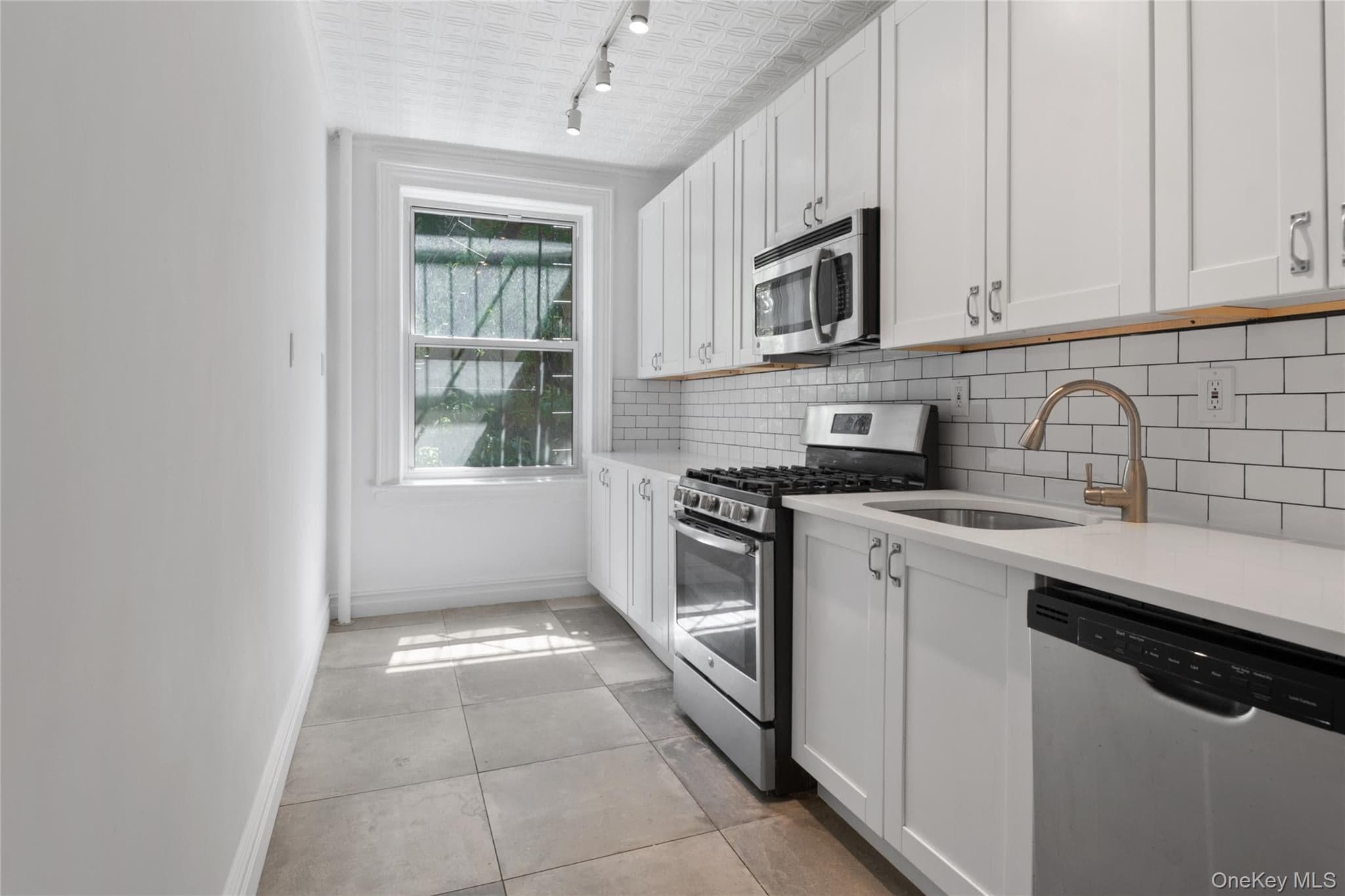 1068 Walton Avenue thumbnail 20