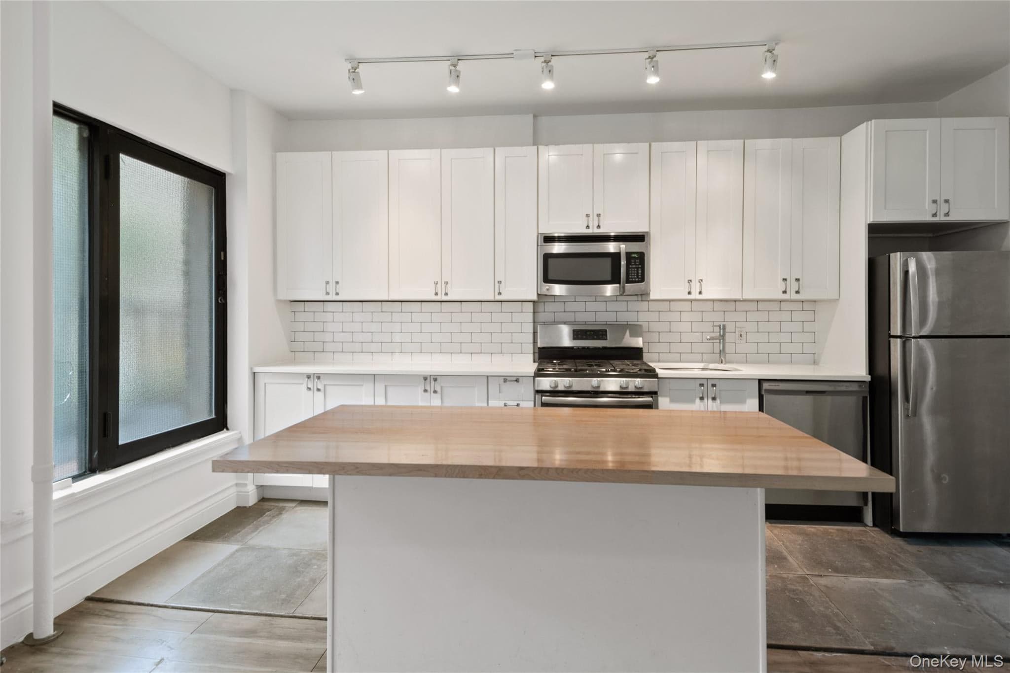 1068 Walton Avenue thumbnail 10