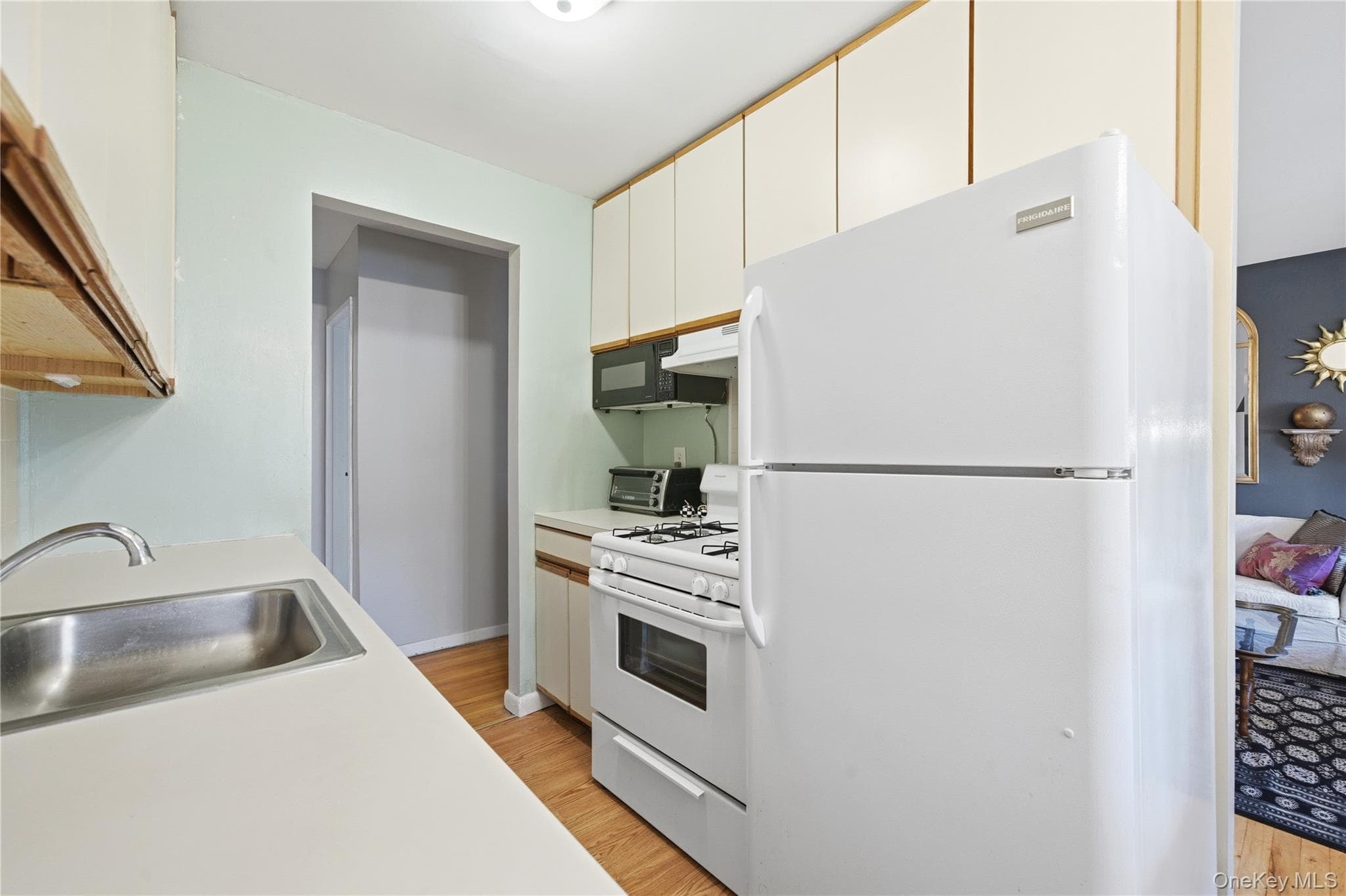 297 Merrick Road Unit: D 1 thumbnail 10