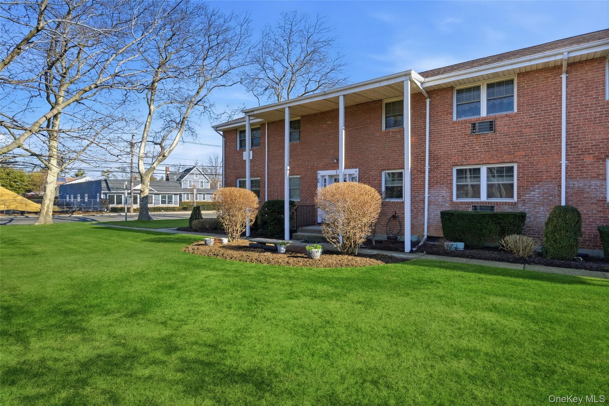 297 Merrick Road Unit: D 1 thumbnail 3