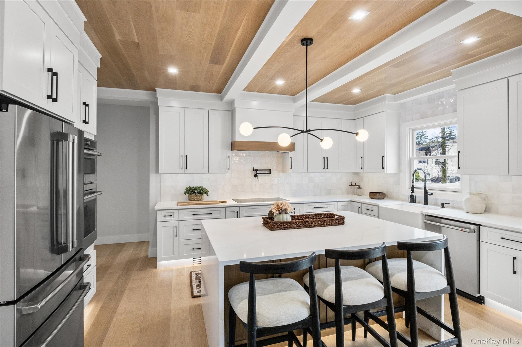 746 Blackstone Avenue thumbnail 14