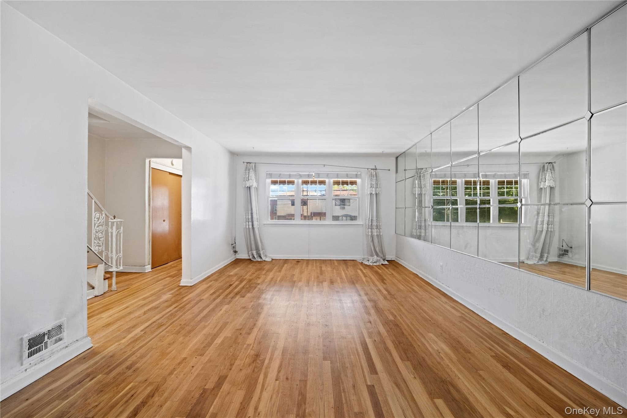 1047 E 217th Street thumbnail 9