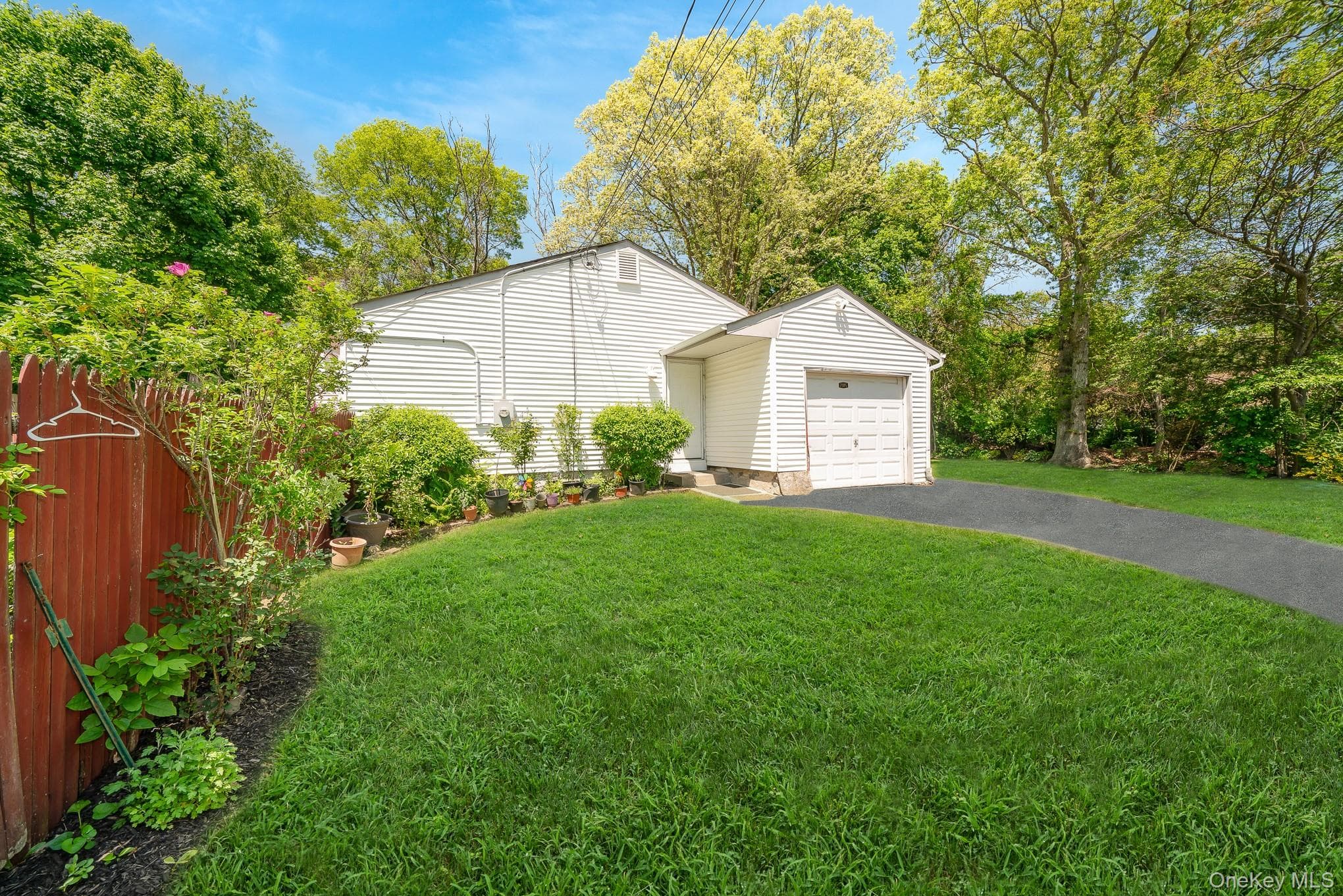 103 Gates Avenue thumbnail 22