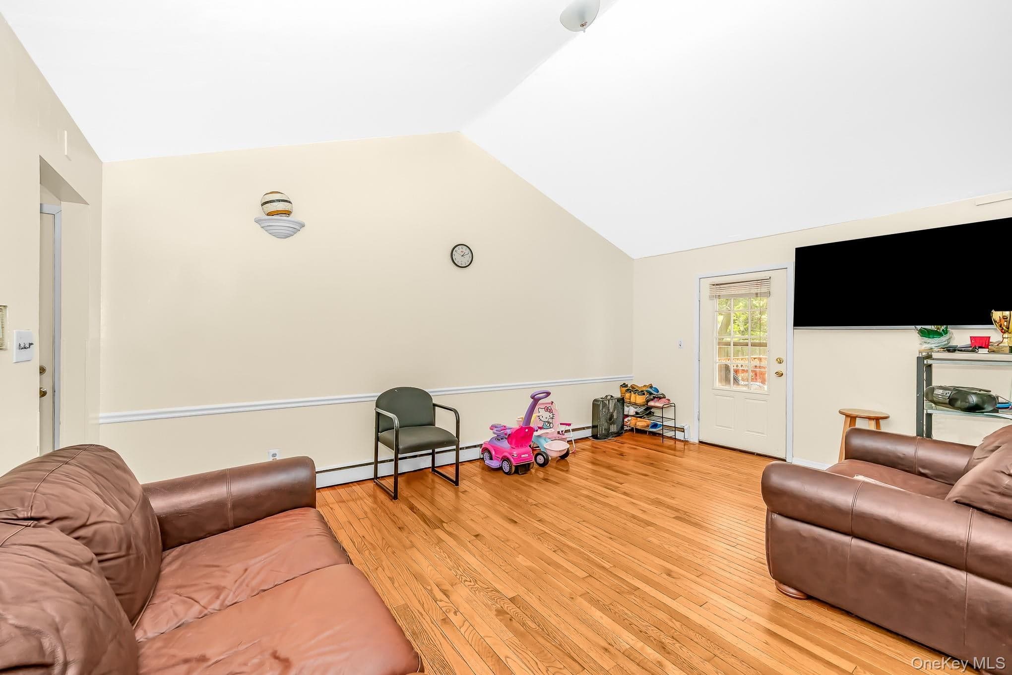 103 Gates Avenue thumbnail 3