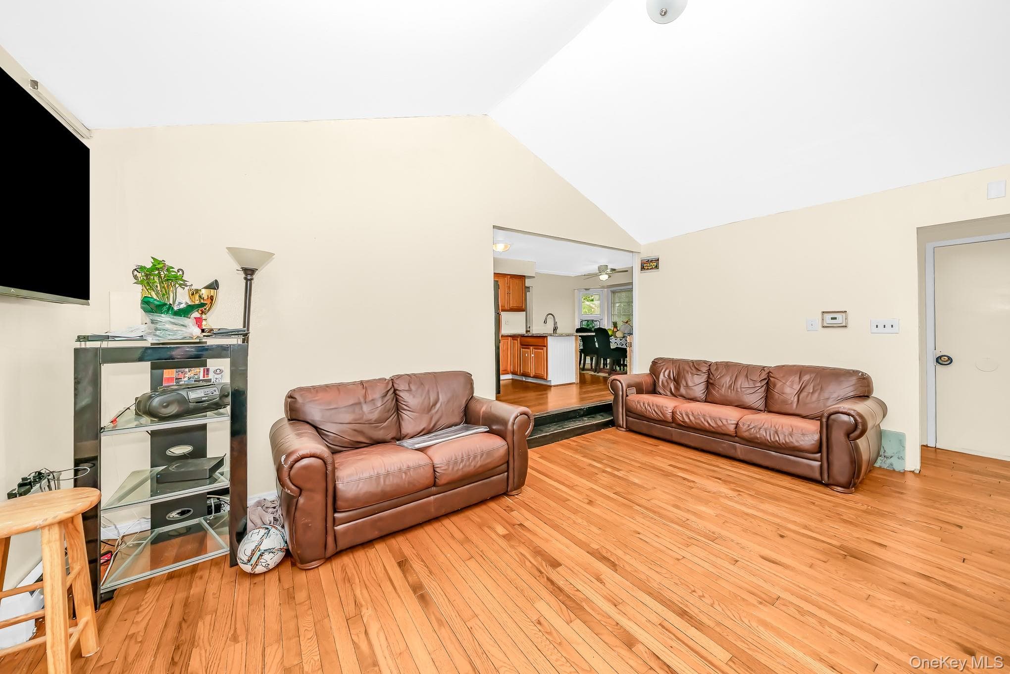 103 Gates Avenue thumbnail 4