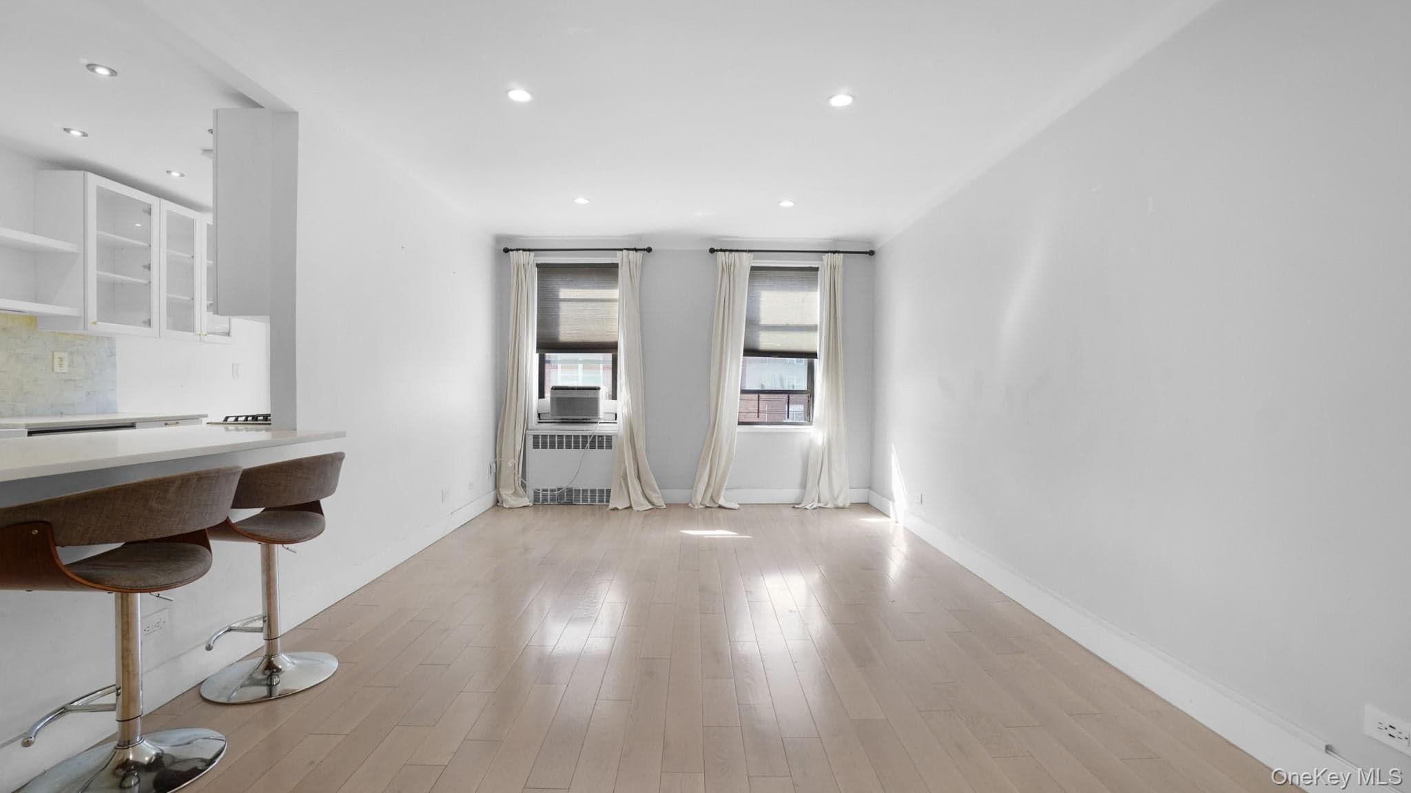 66-15 Wetherole St St Unit: E4 thumbnail 2