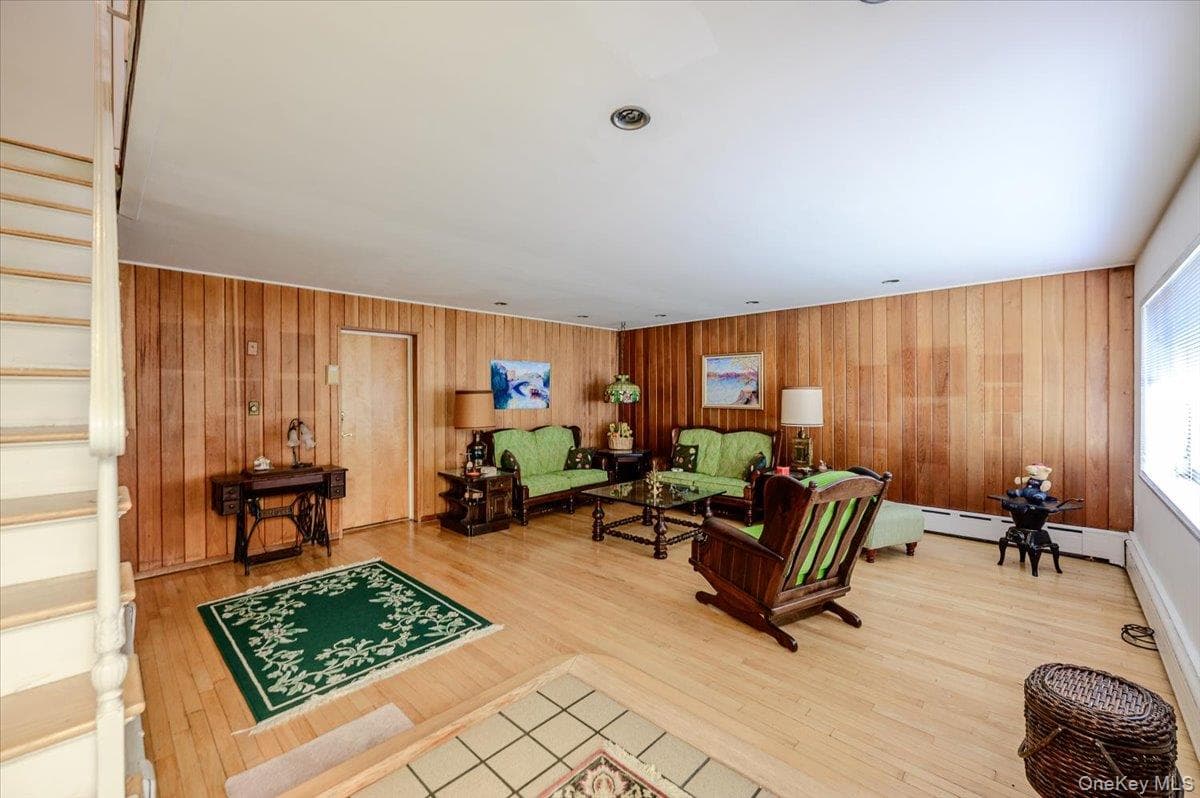 2539 Woodhull Avenue thumbnail 19