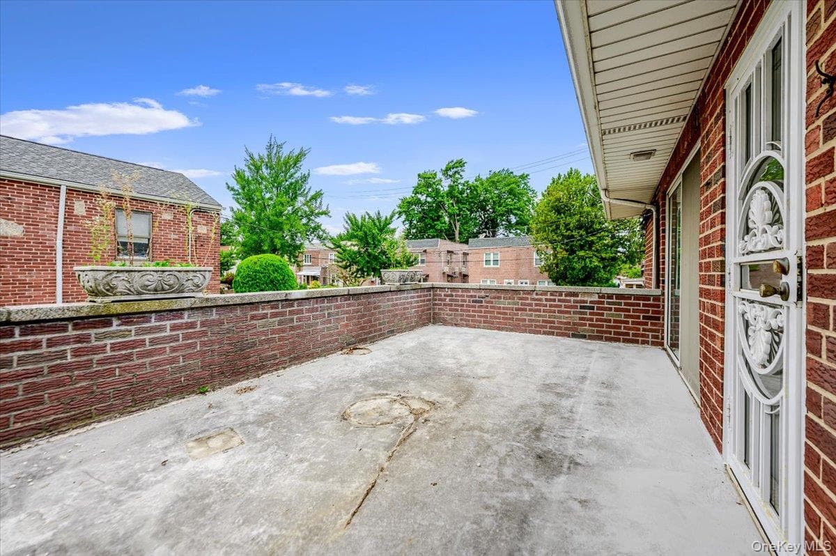 2539 Woodhull Avenue thumbnail 13