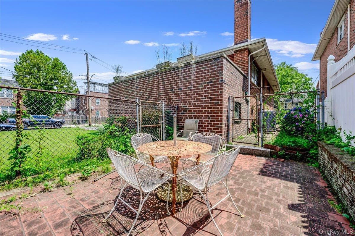 2539 Woodhull Avenue thumbnail 36