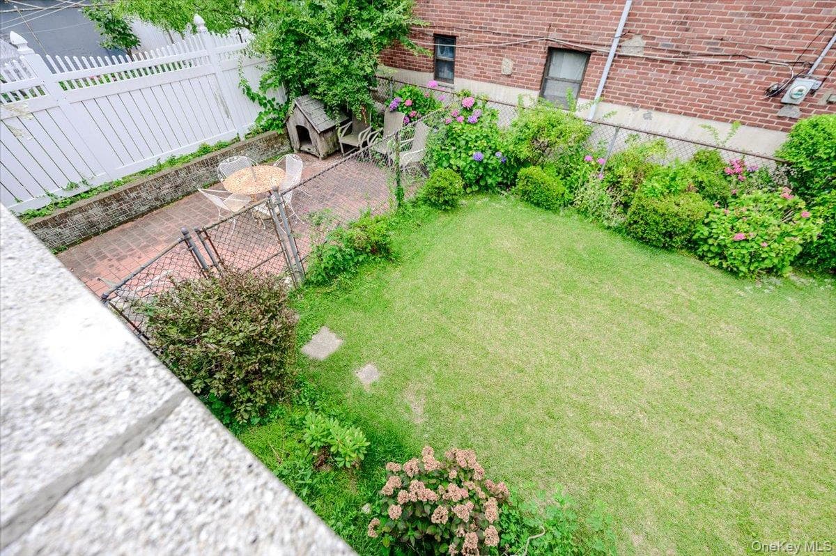 2539 Woodhull Avenue thumbnail 24