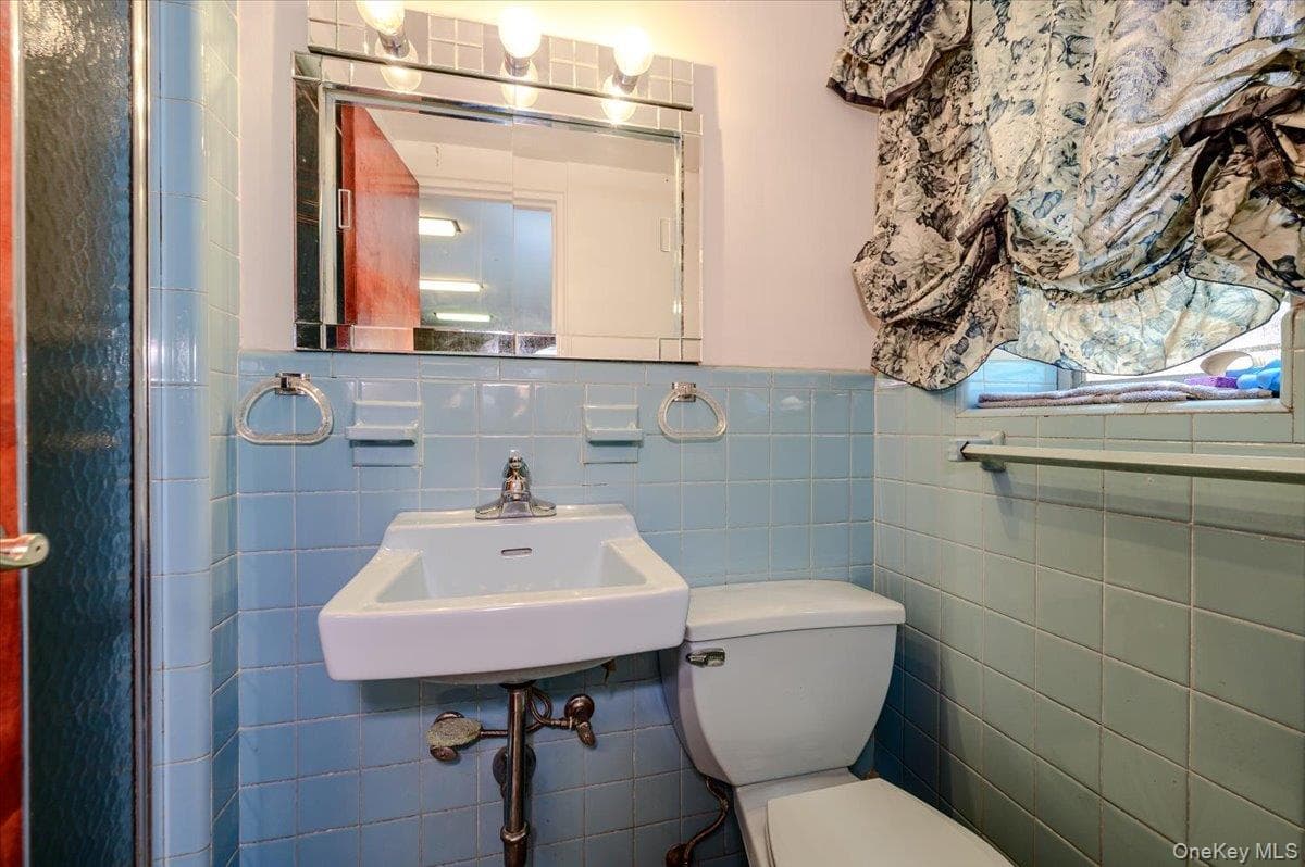 2539 Woodhull Avenue thumbnail 22