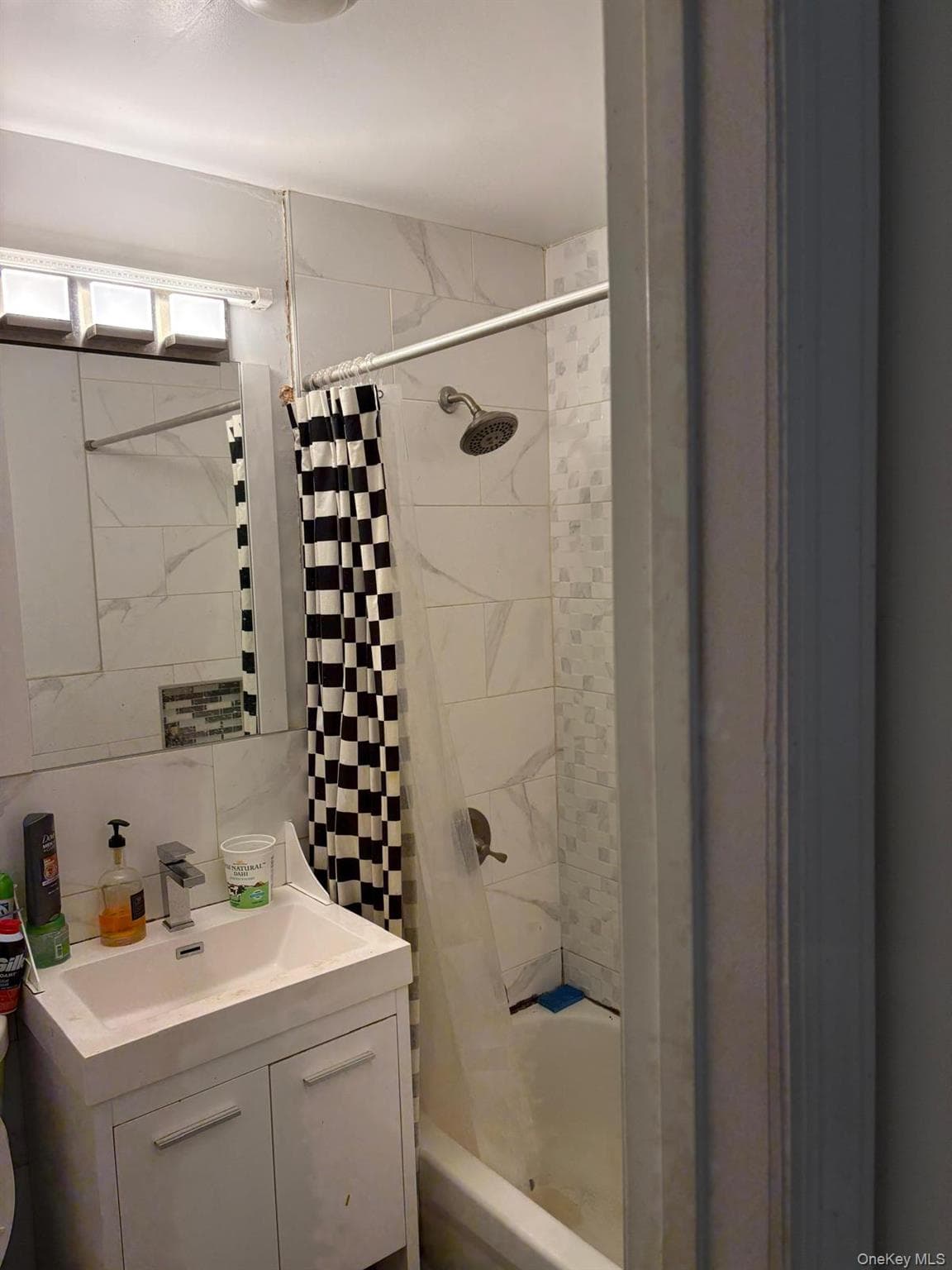 25-37 72nd Street thumbnail 11