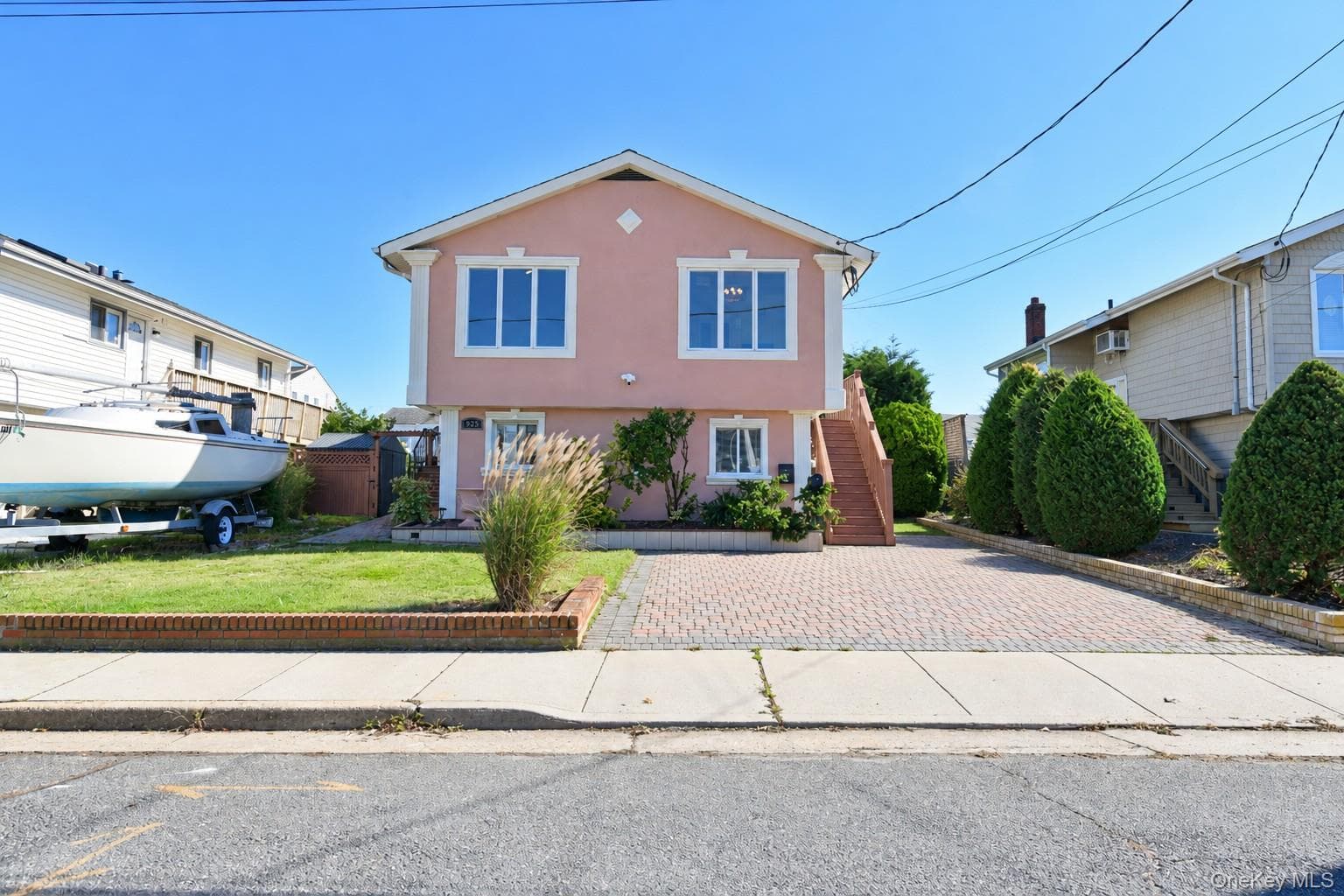 925 S Long Beach Avenue, Freeport