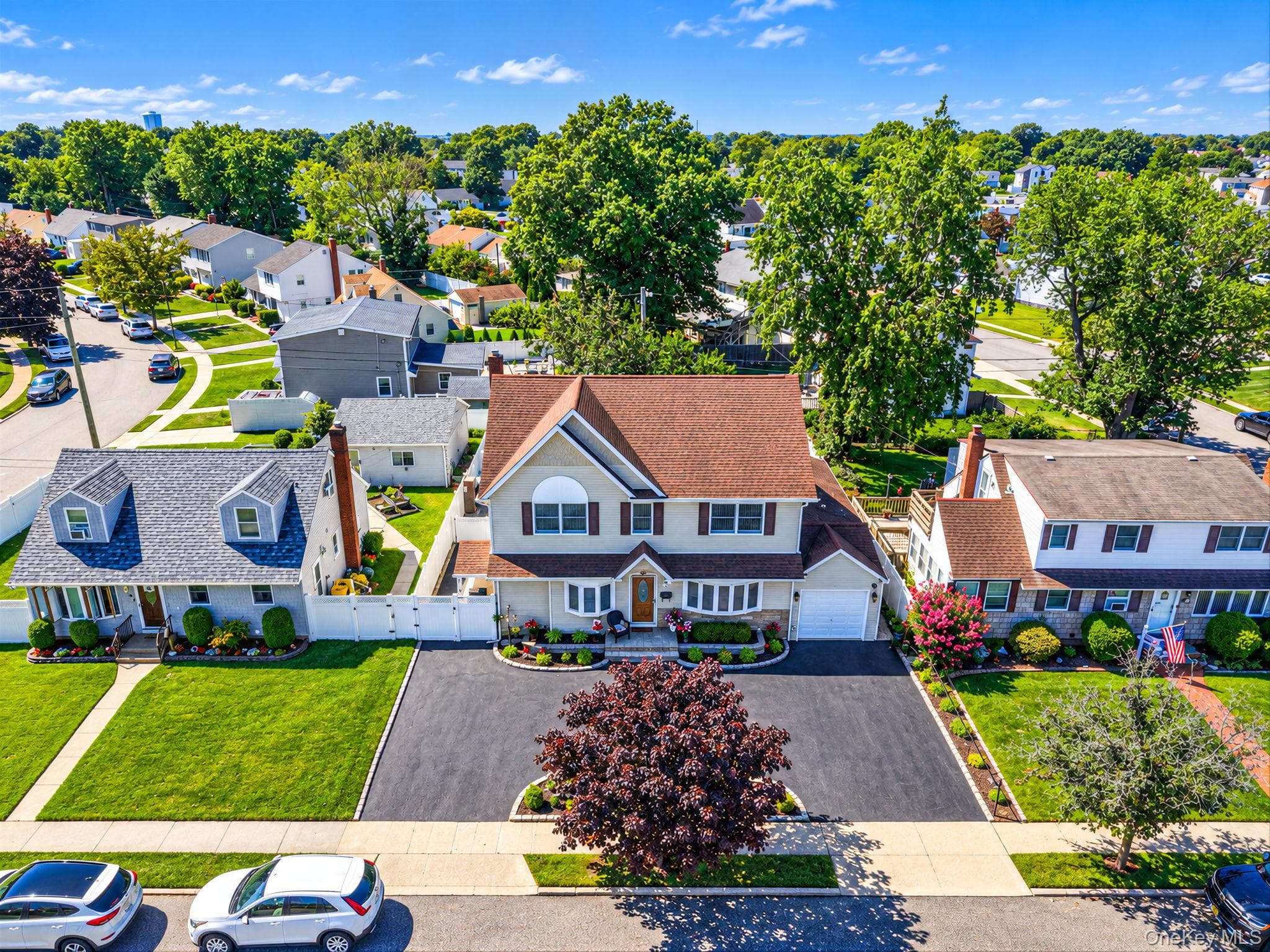 16 Salem Road, Hicksville