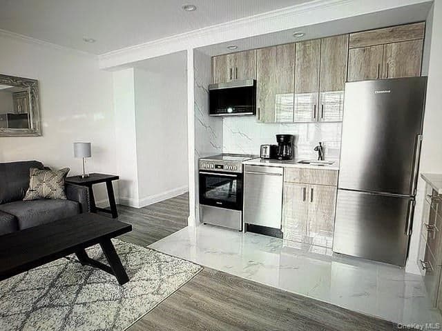 150 W 51 St Unit: 1032 thumbnail 2