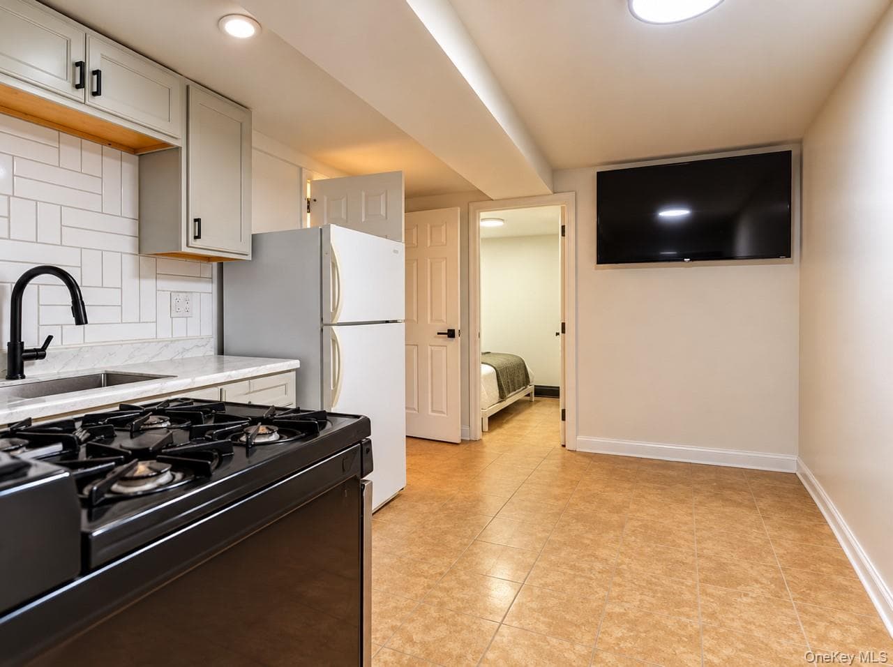 611 E 79th Street thumbnail 25