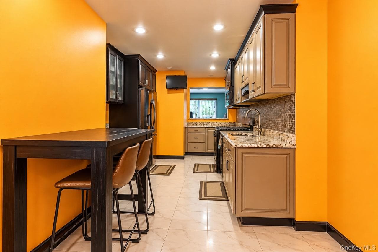 611 E 79th Street thumbnail 11