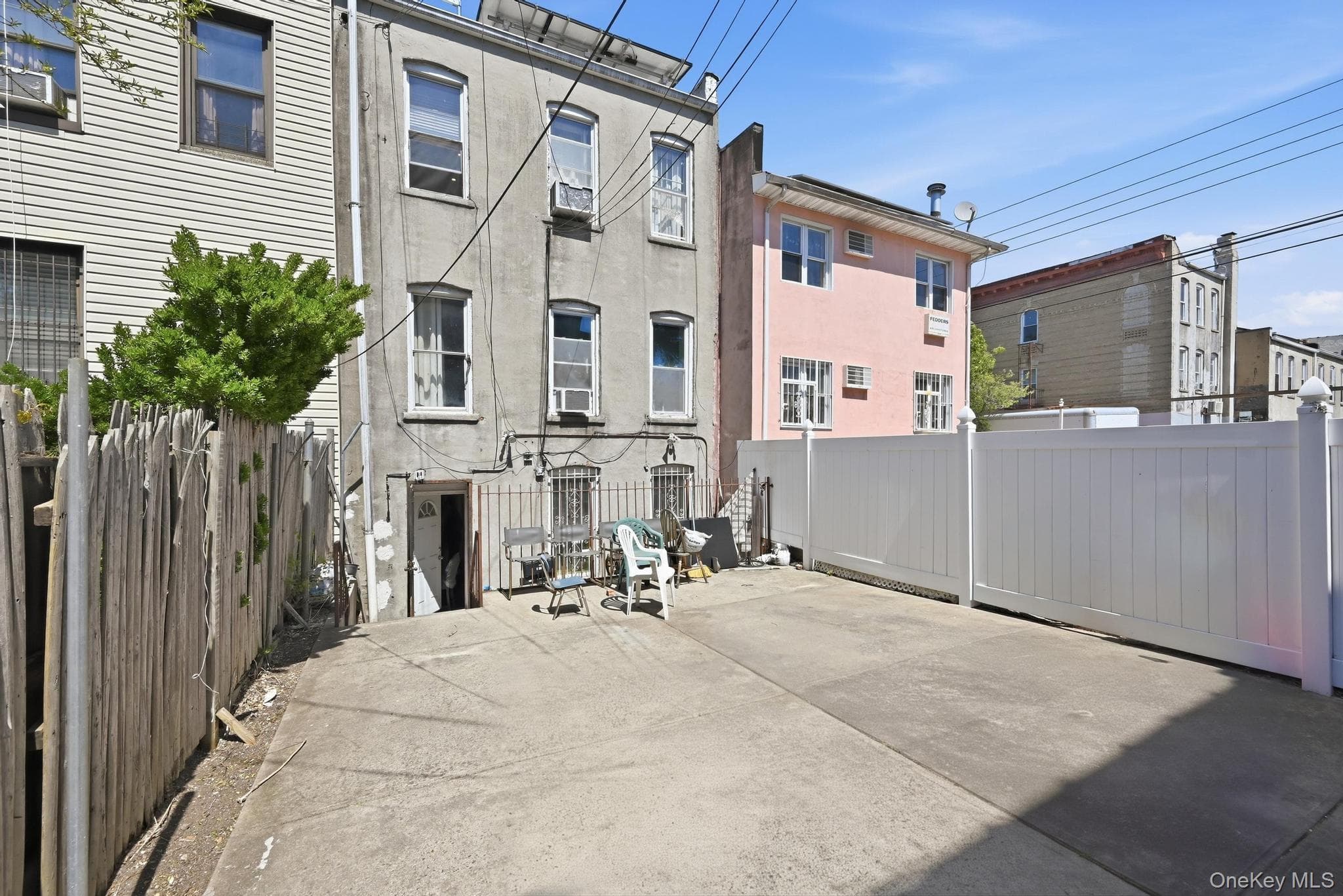 1086 Blake Avenue thumbnail 29