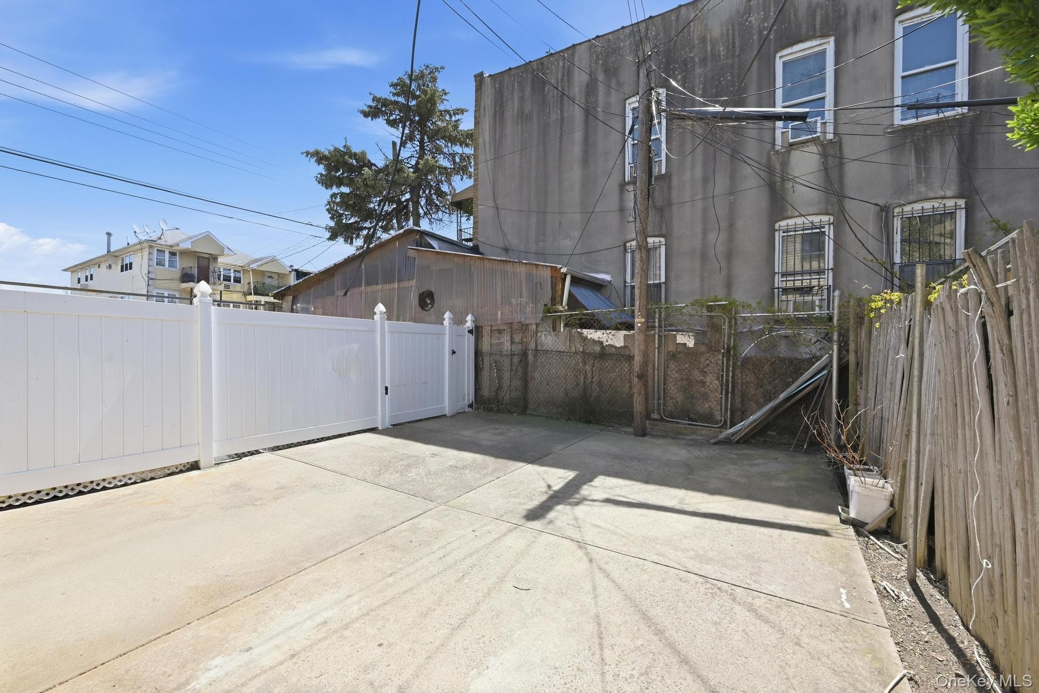 1086 Blake Avenue thumbnail 28