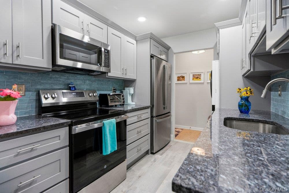 705 Alden Court thumbnail 13