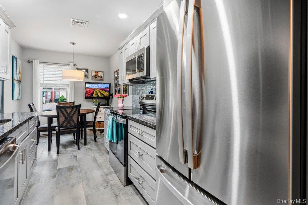 705 Alden Court thumbnail 14