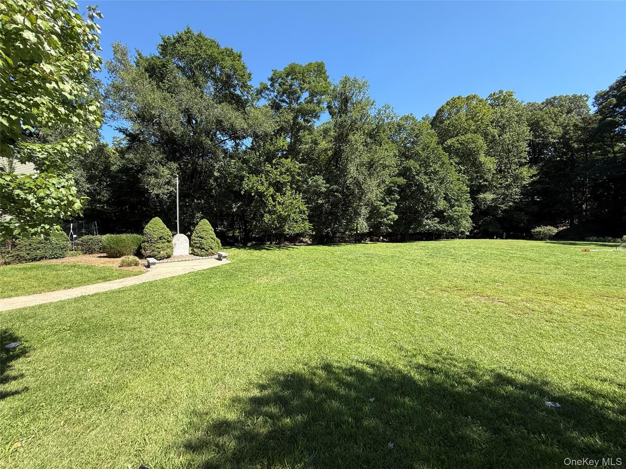 61 Lonergan Drive thumbnail 16