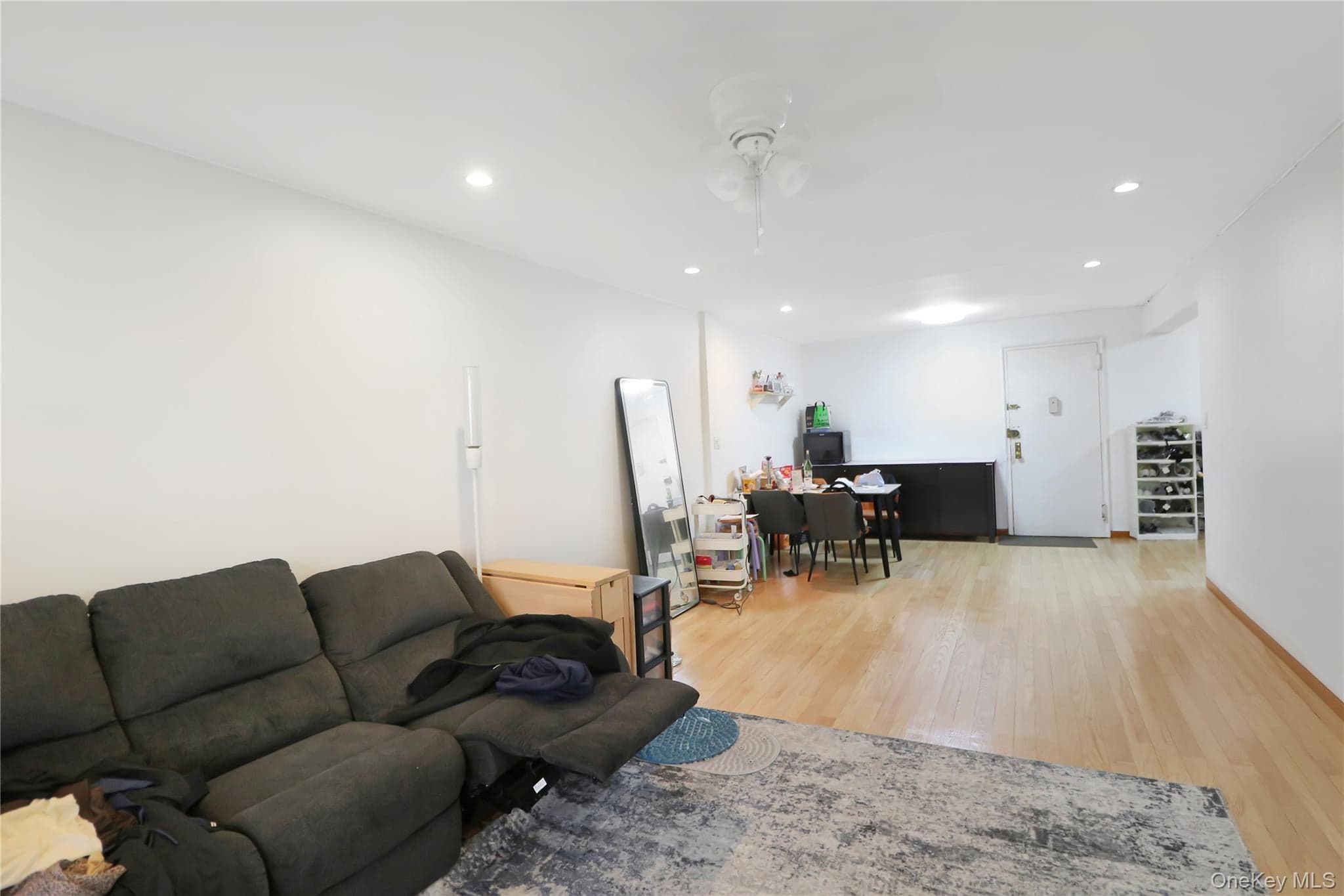 4125 Kissena Boulevard Unit: 2T thumbnail 5