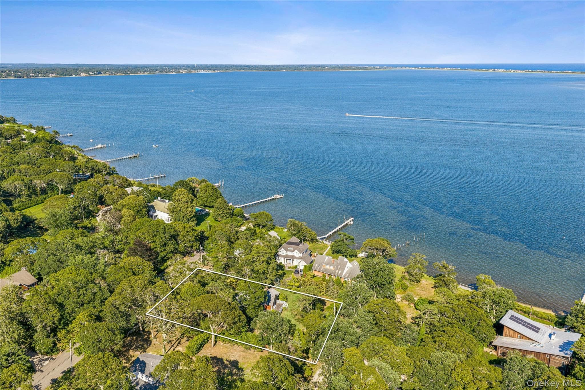 172 Bay Avenue photo 1