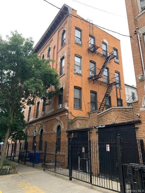 83 Irving Avenue thumbnail 3