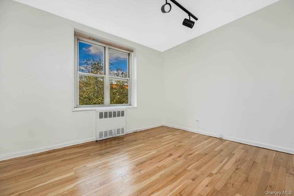 18-40 211th Street Unit: 4A thumbnail 17