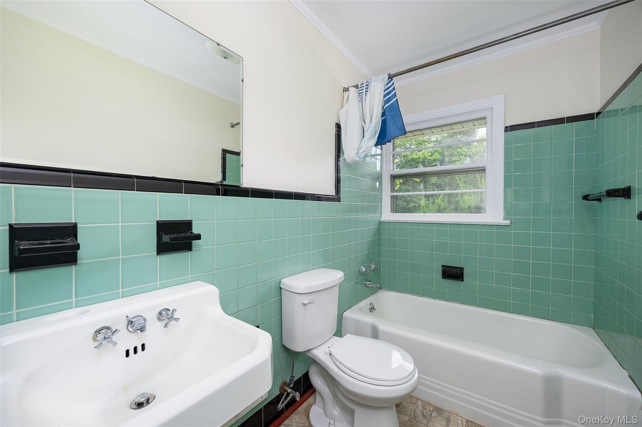 18 Flower Hill Road thumbnail 17