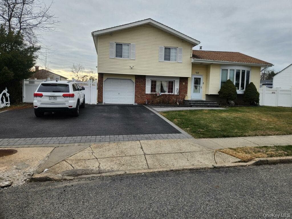 160 Bark Avenue photo 1