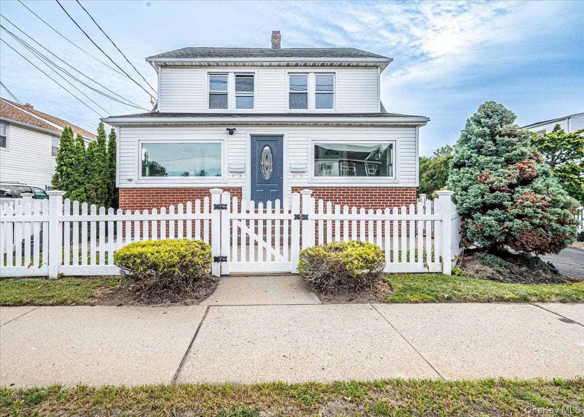 557 Newbridge Road photo 1
