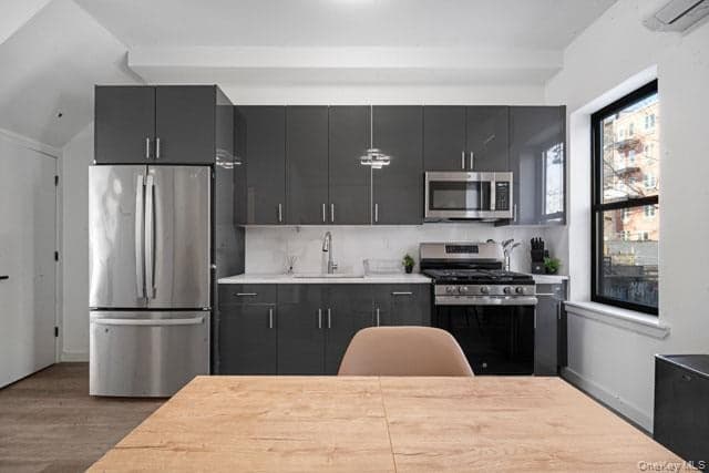 155 Clifton Place thumbnail 3